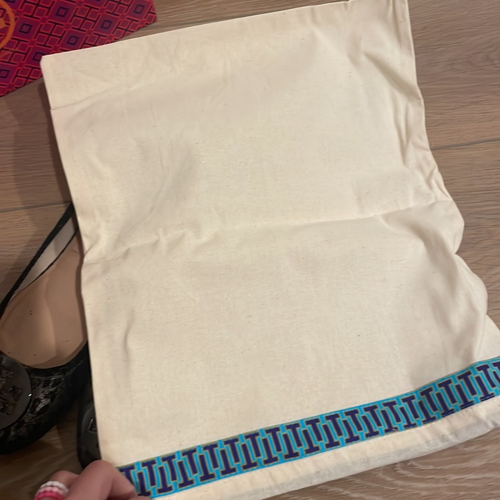Tory Burch Black Flats with Gray Logo - Picture 12 of 15